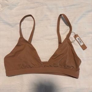 SKIMS fits everybody triangle bra